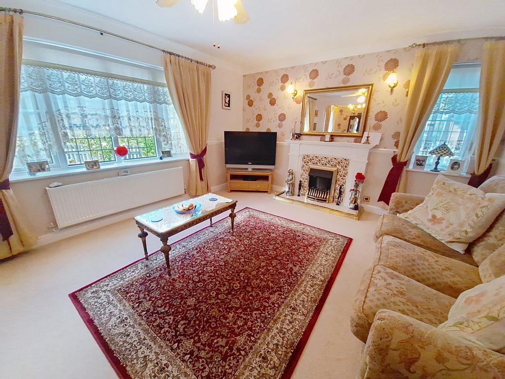 Property photo 2 of 20 15-Cowpers-Gate_00001 (18) (1)