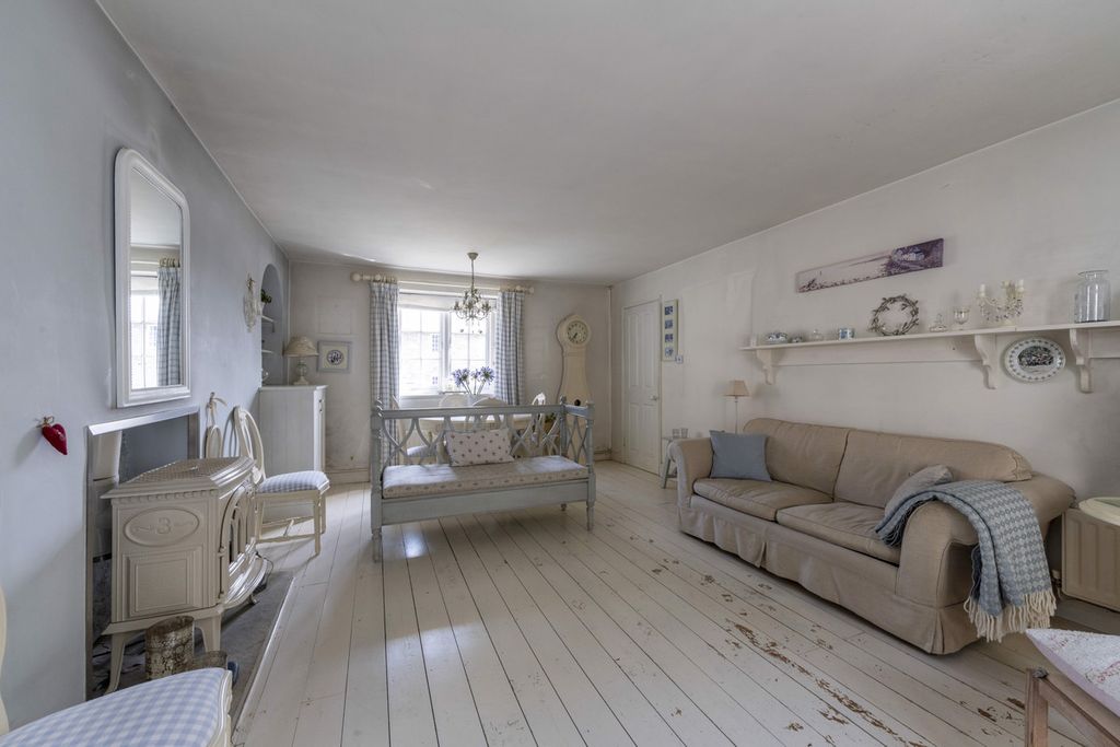 Property photo 3 of 22