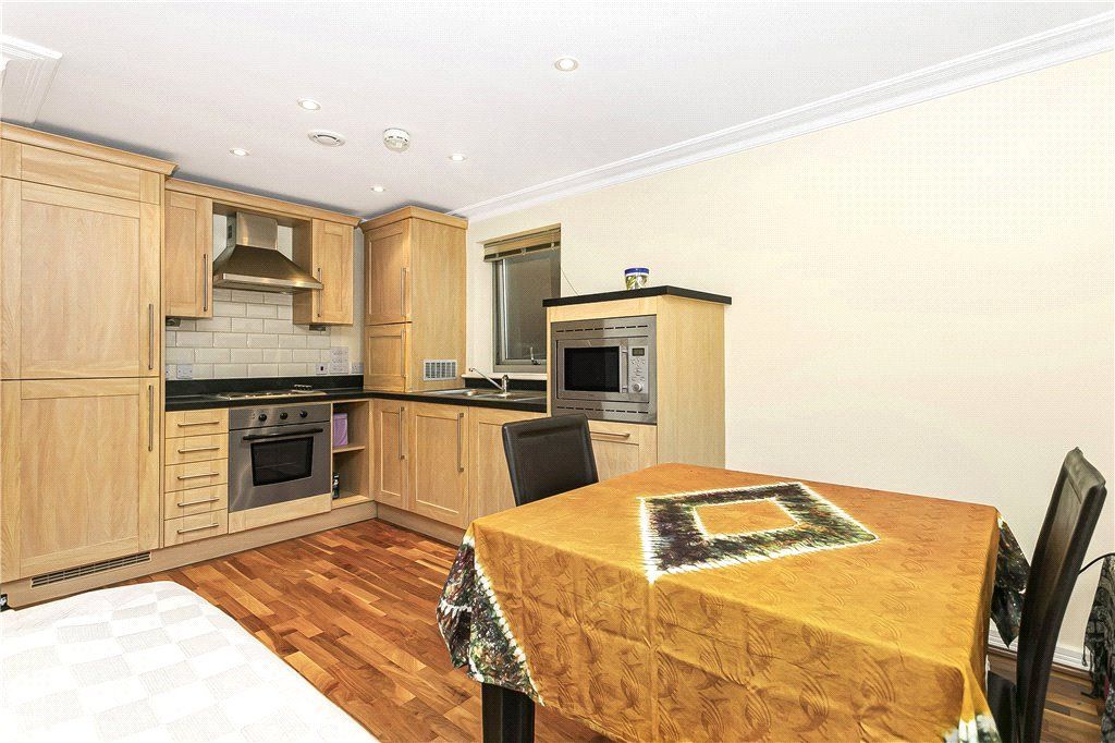 Property photo 3 of 10 Kitchen/Lounge