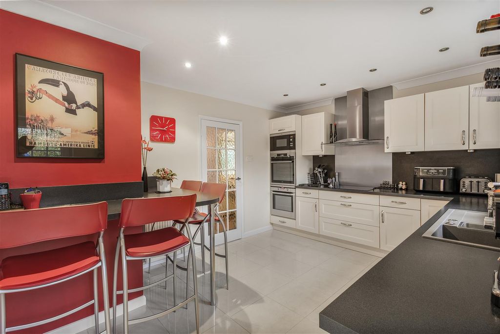 Property photo 2 of 21 Kitchen/Breakfast Room