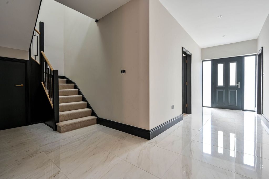 Property photo 1 of 31