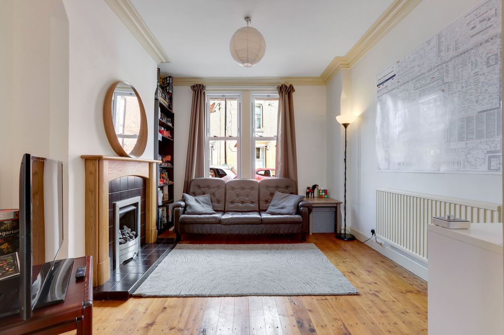 Property photo 2 of 17