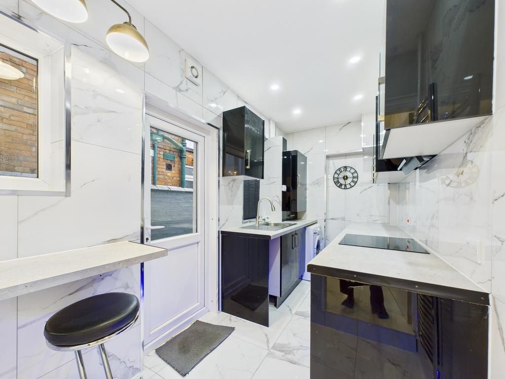 Property photo 2 of 37