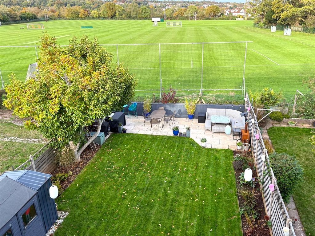 Property photo 2 of 21