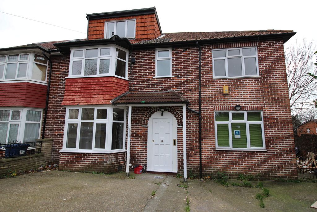 Property photo 1 of 2