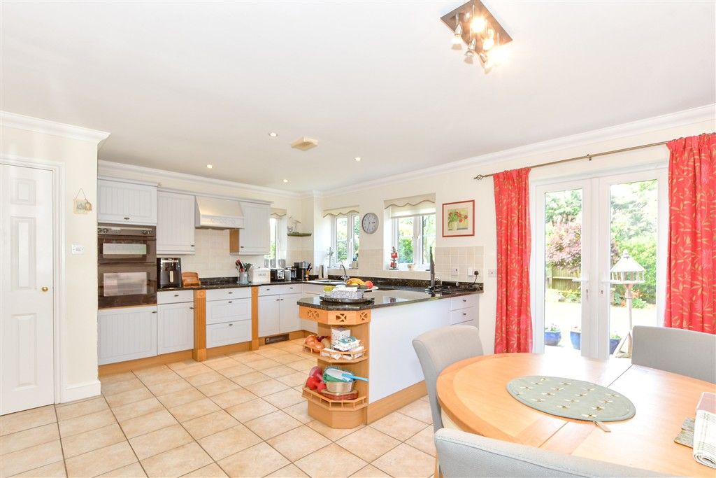 Property photo 2 of 11 Kitchen/Breakfast Room