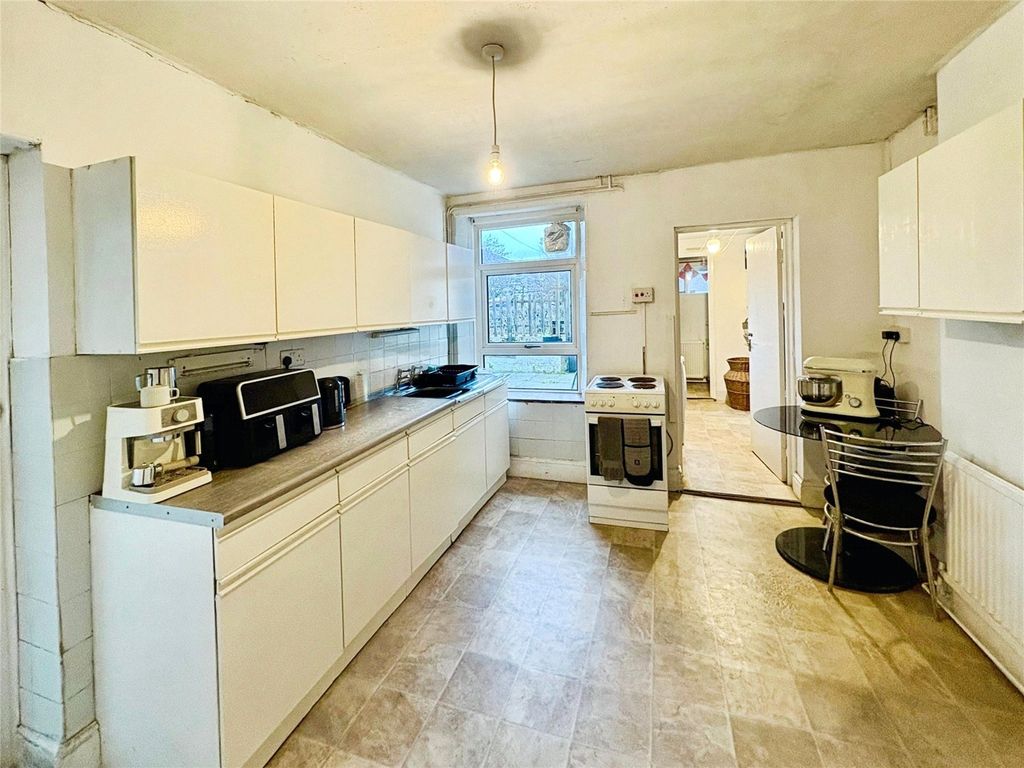 Property photo 2 of 15 Picture No. 10