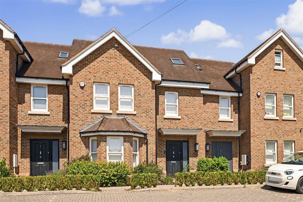 Property photo 1 of 12 The-Harrow-02.Jpg