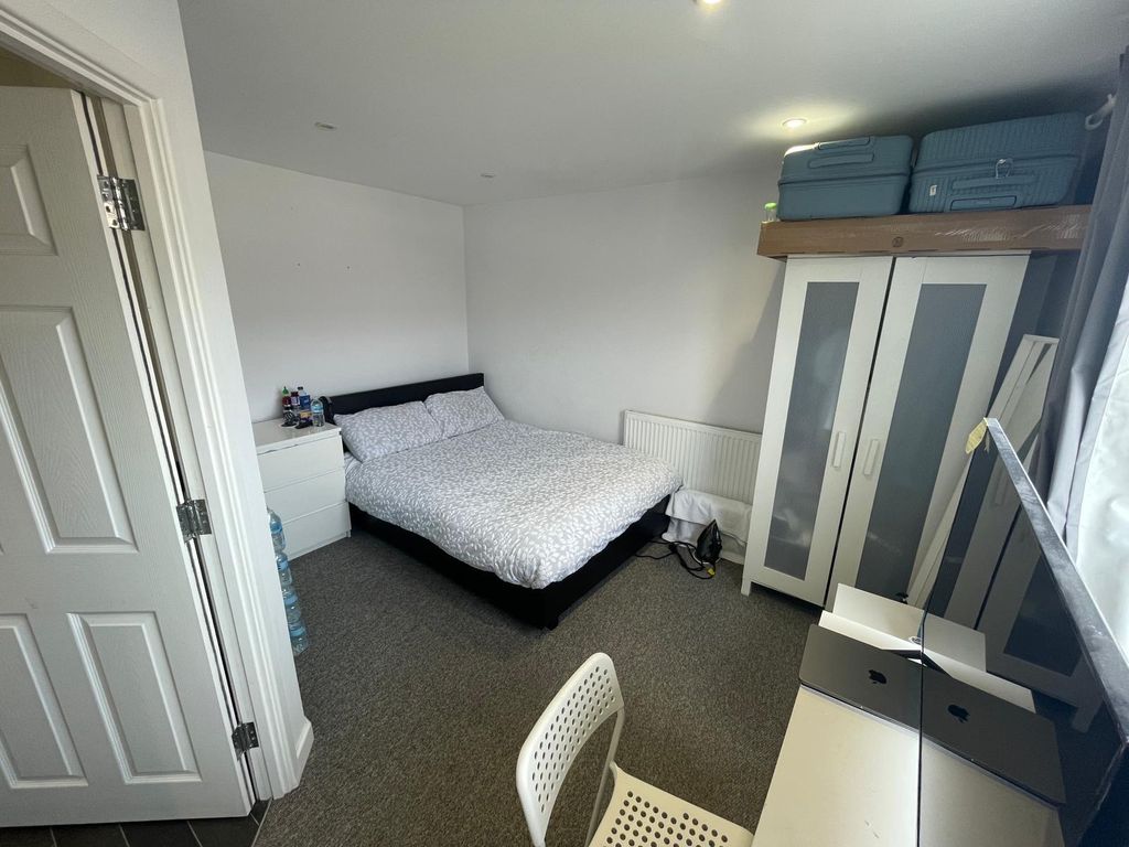 Property photo 2 of 7 3Ff9835E-Acf2-4Dae-988A-60E1CC85Ed91