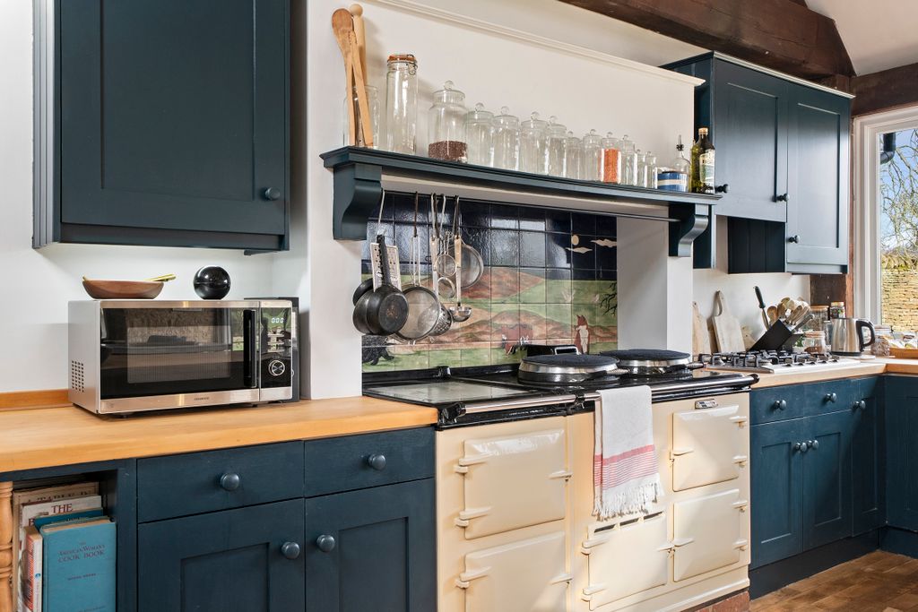 Property photo 3 of 27