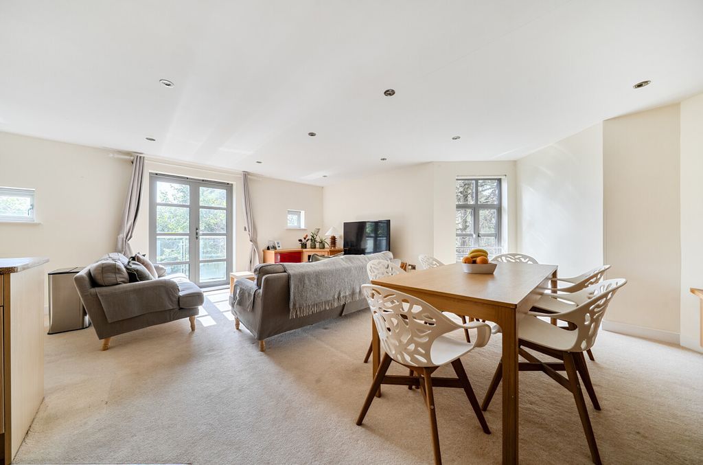 Property photo 2 of 12 1488292-25-6A5604...