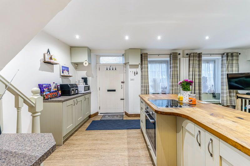 Property photo 3 of 14 Photo 8