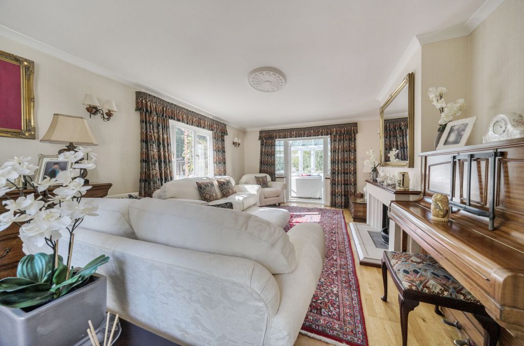 Property photo 2 of 24 Drawing Room