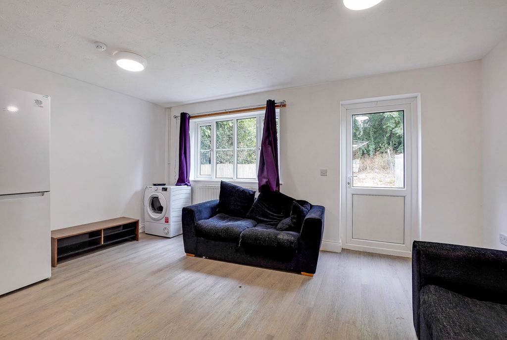 Property photo 3 of 13 Gallery