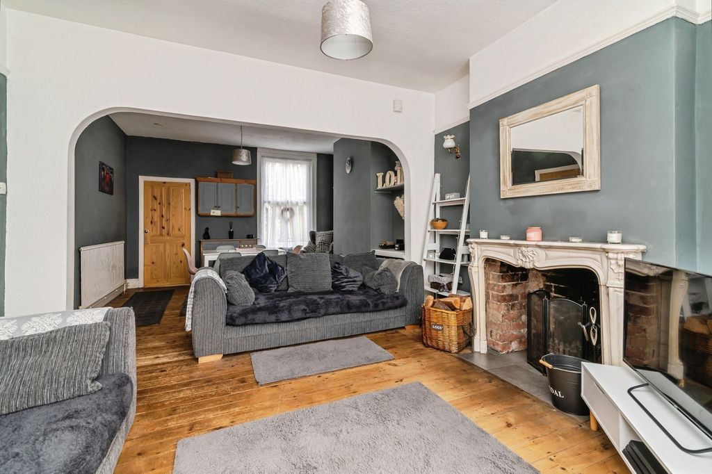 Property photo 3 of 17 Photo