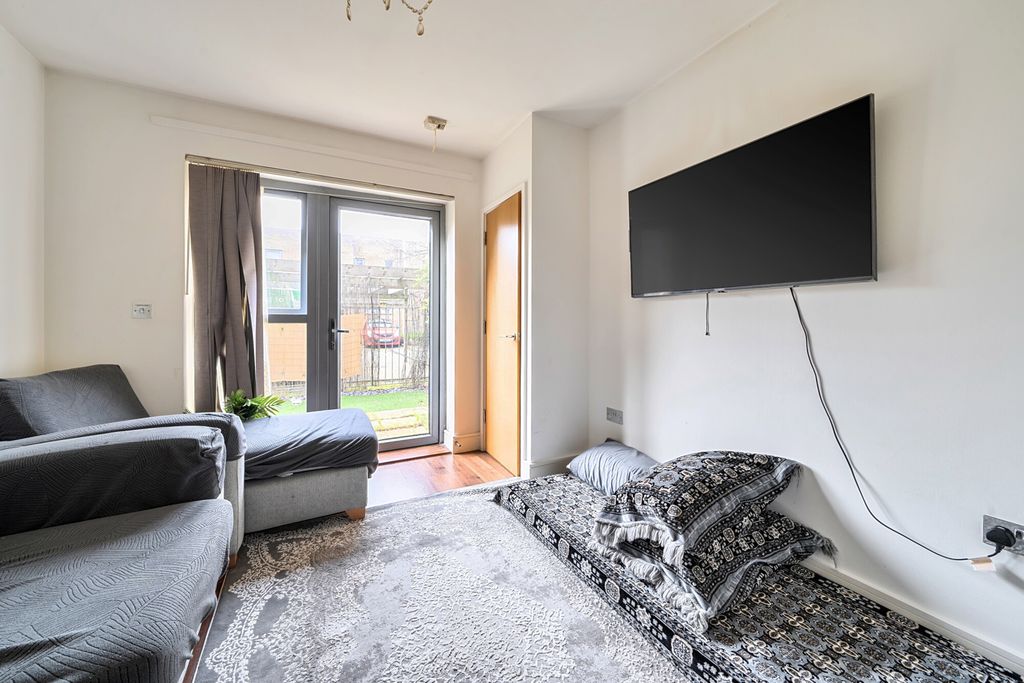 Property photo 3 of 26 1417604-12-69Aed6...