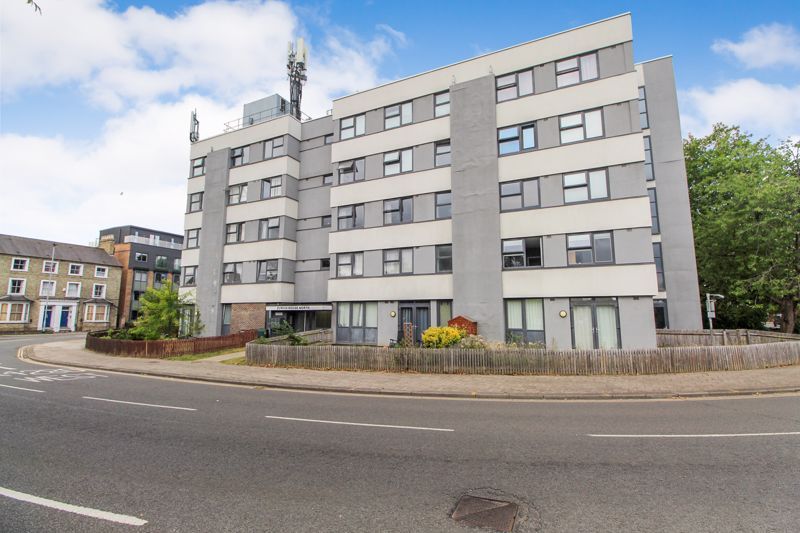 Property photo 1 of 9 Goldington Road