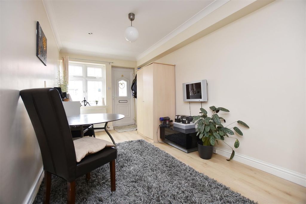 Property photo 2 of 11 3 148A.Jpg