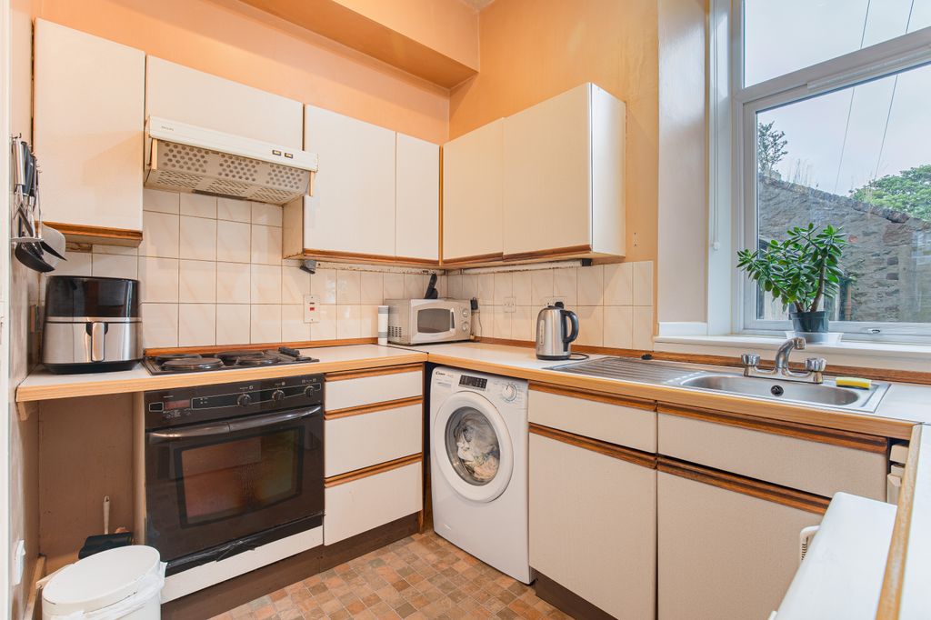 Property photo 2 of 12 Kitchen1