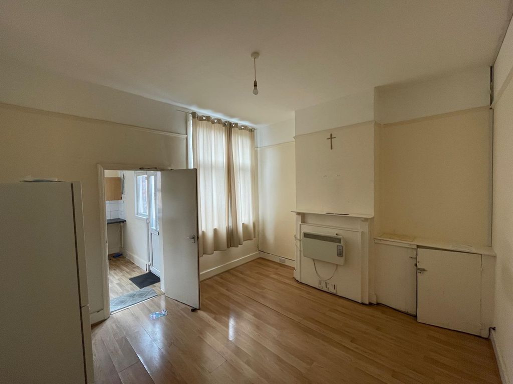 Property photo 2 of 7 Gallery