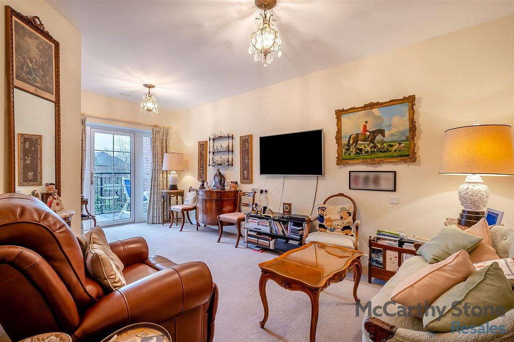Property photo 2 of 34 8632932-Interior17.Jpg