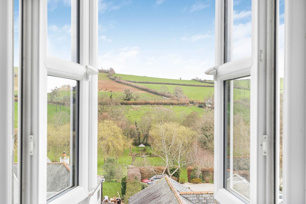 Property photo 2 of 29