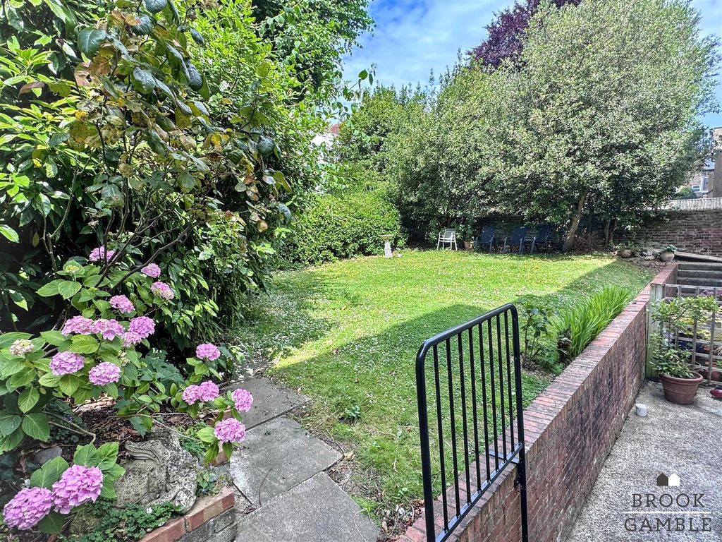 Property photo 2 of 23 01323 438506