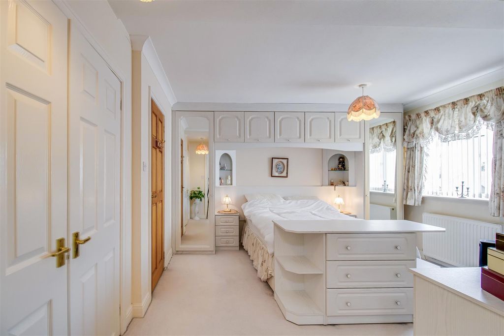 Property photo 2 of 18 Bedroom One