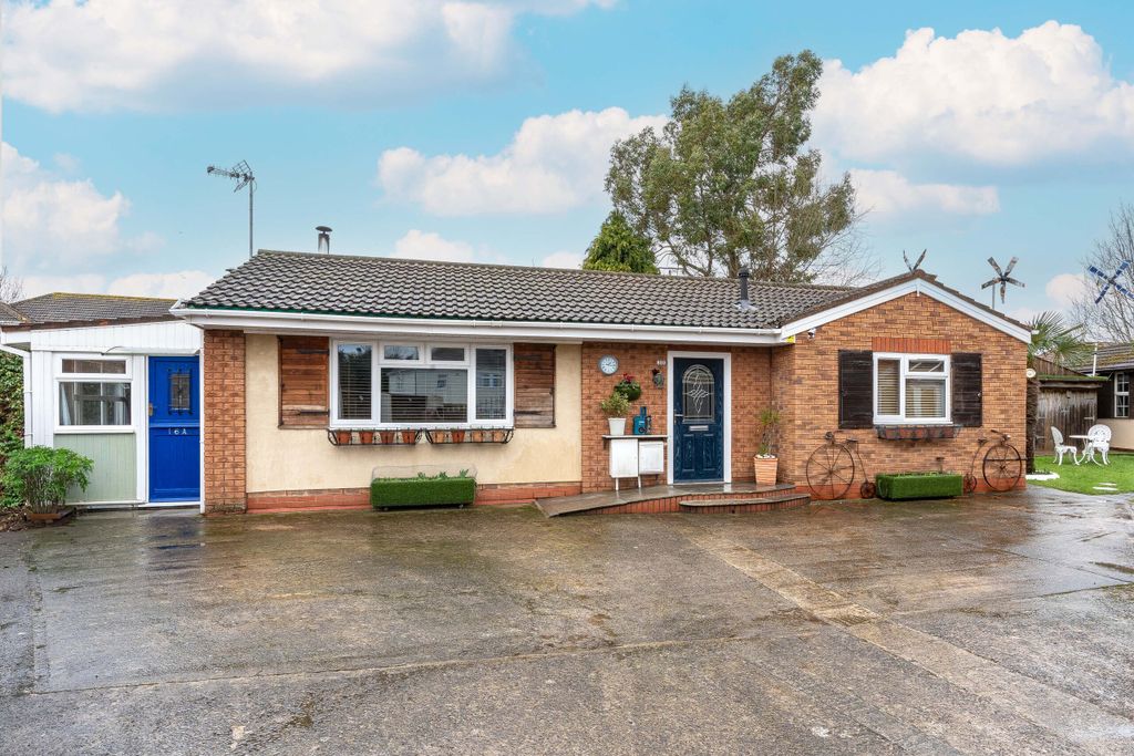 Property photo 3 of 24 Ext -34 Copy