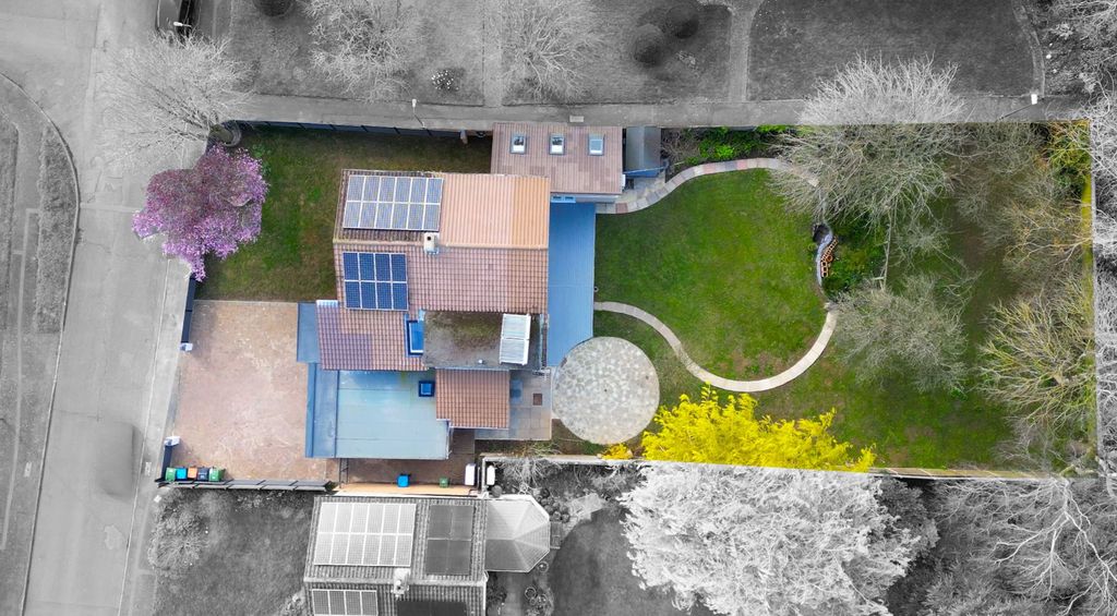 Property photo 2 of 42