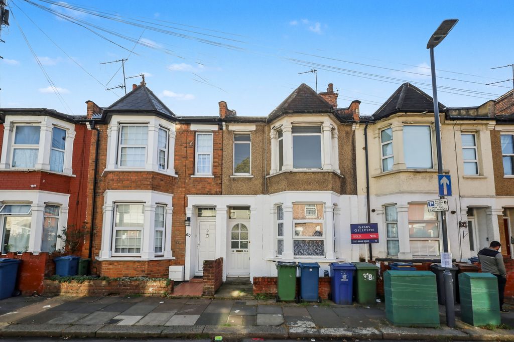 Property photo 1 of 13 58A Herga Road, Harrow, Ha3 5As