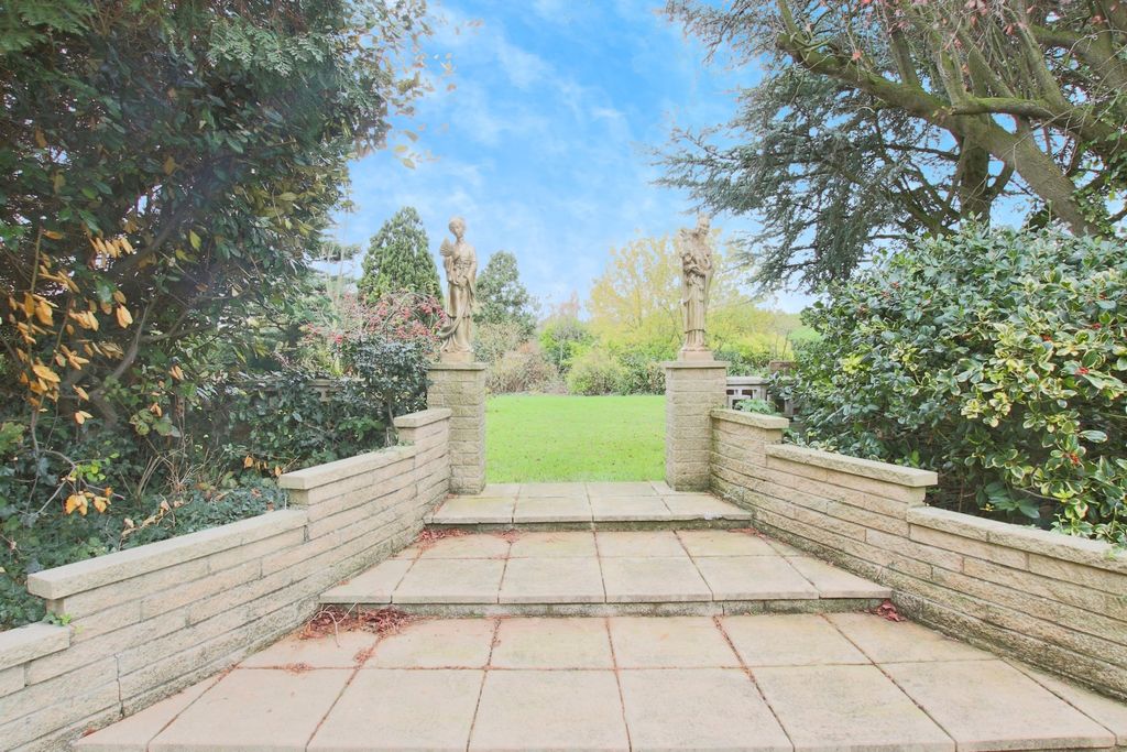 Property photo 2 of 16 4647555