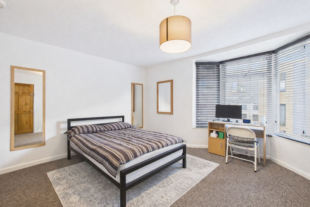 Property photo 3 of 8 Photo 17