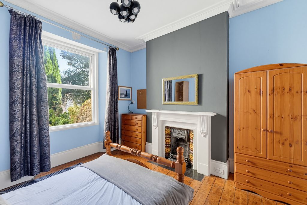 Property photo 2 of 8 0010