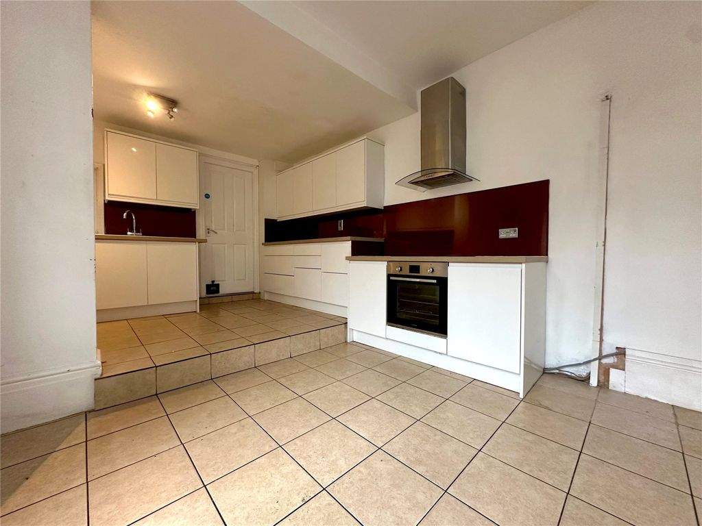 Property photo 3 of 28 Picture No. 06