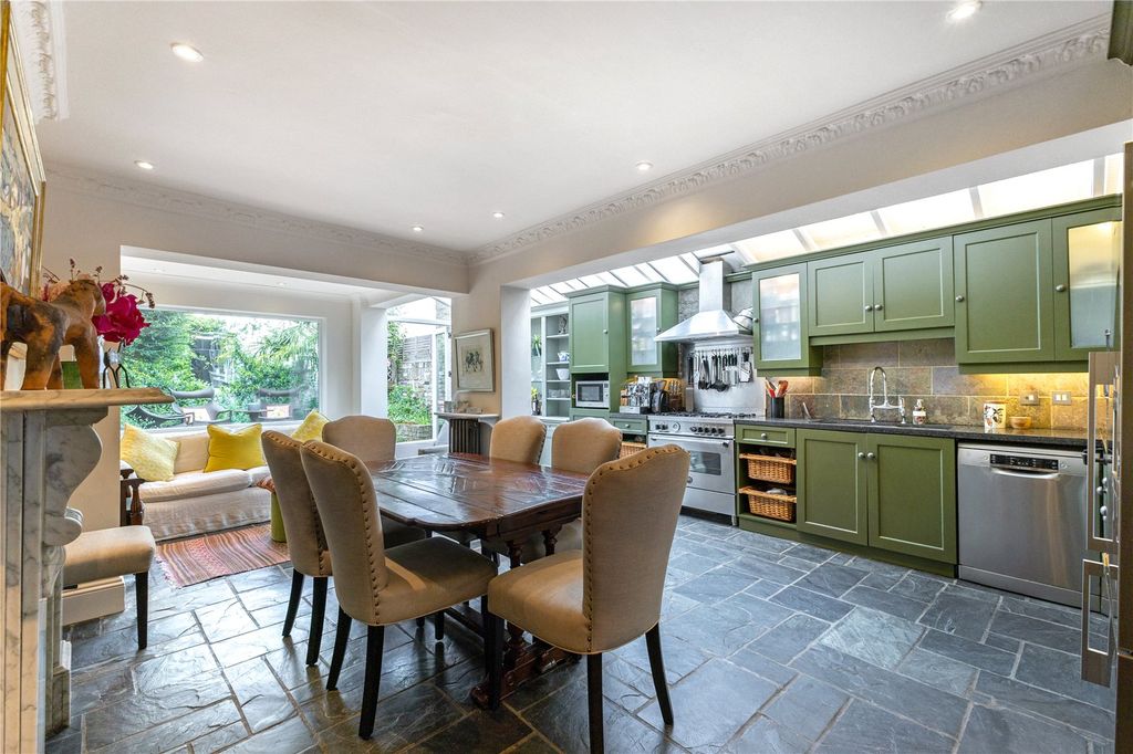 Property photo 1 of 10 Kitchen