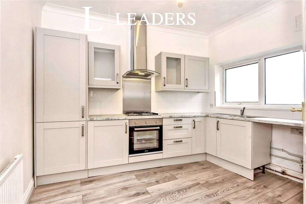 Property photo 3 of 10 Kitchen