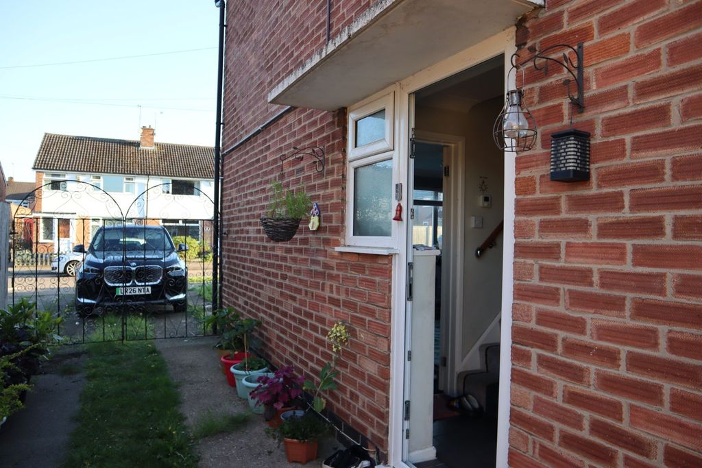 Property photo 2 of 14 Entrance