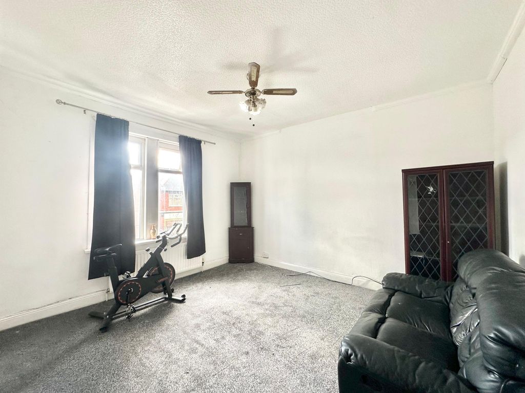 Property photo 3 of 10 Gallery