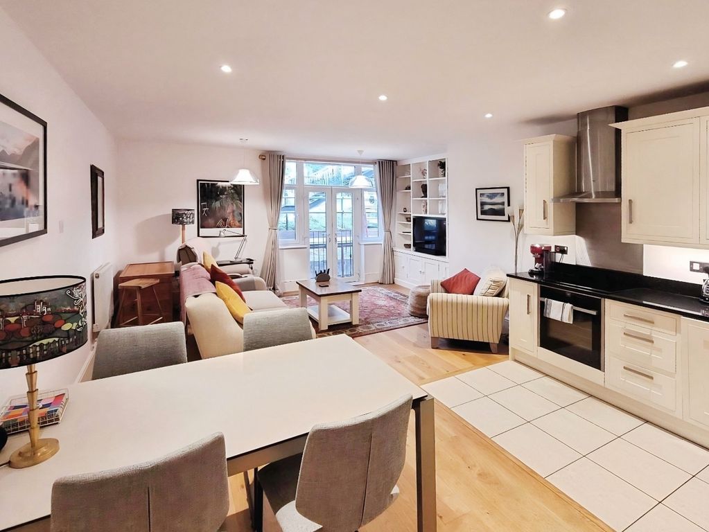 Property photo 3 of 10 Pbox-Img.Jpg