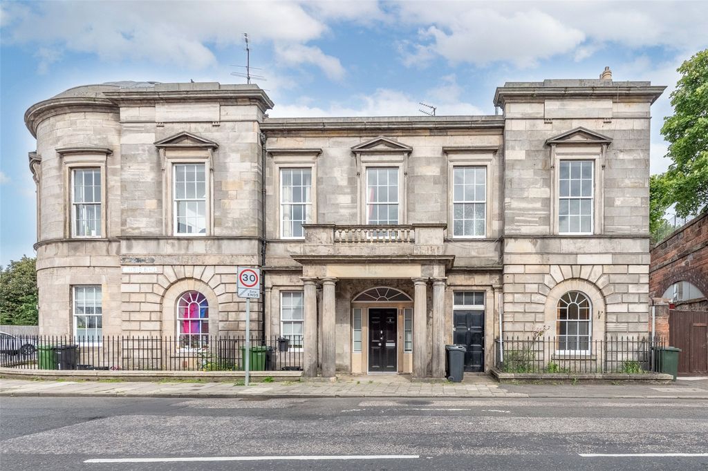 Property photo 1 of 21 Seafield Place 8084