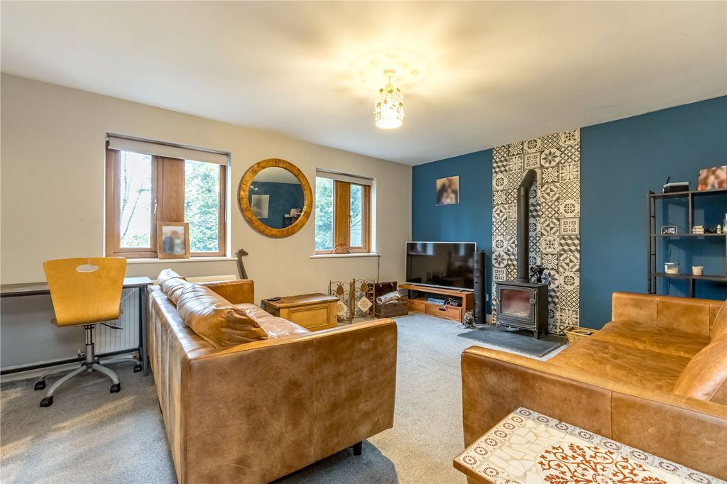 Property photo 2 of 22 Lounge