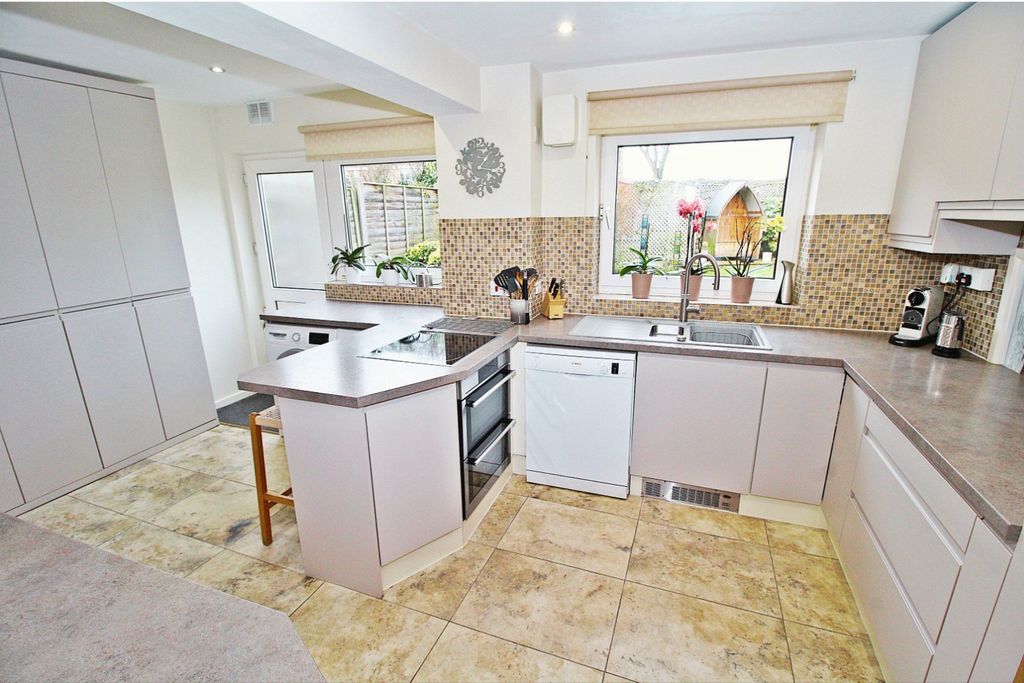 Property photo 3 of 14 4807236