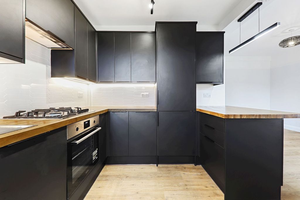 Property photo 3 of 11 3.Kitchen.Jpg