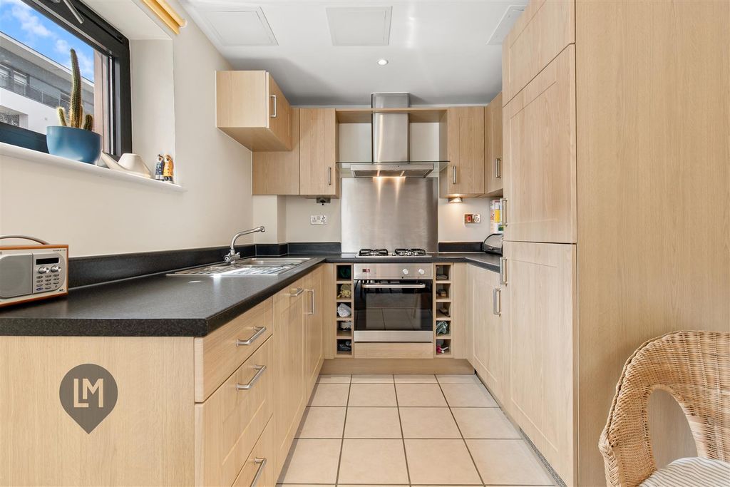 Property photo 3 of 7 Kitchen