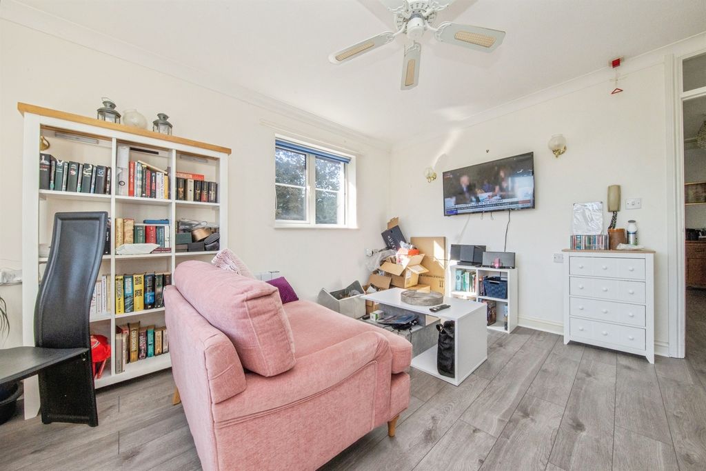 Property photo 2 of 11
