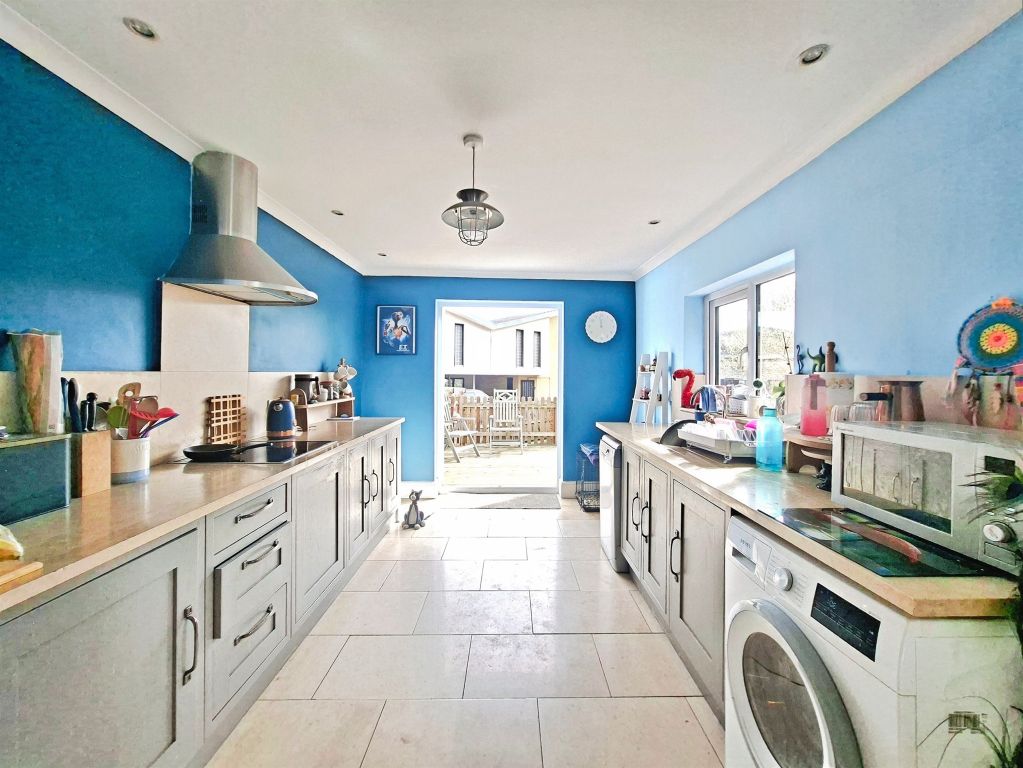 Property photo 2 of 21