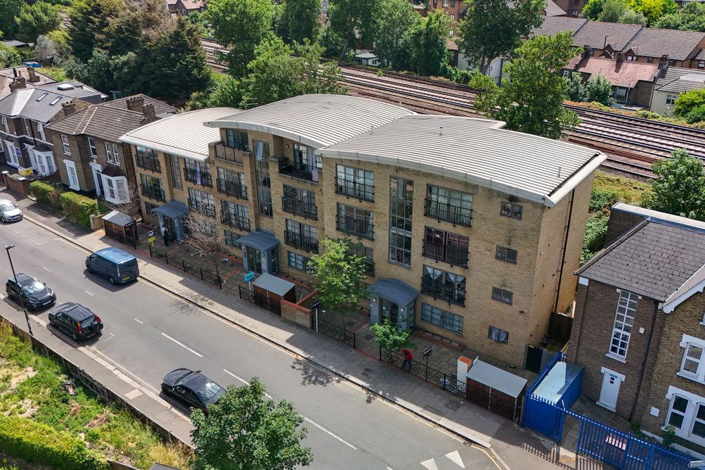Property photo 2 of 8 The Glass House, 2A Morley Road, London, Se13 6Dq And Reflections, 2 Morley Road, London, Se13 6Dp