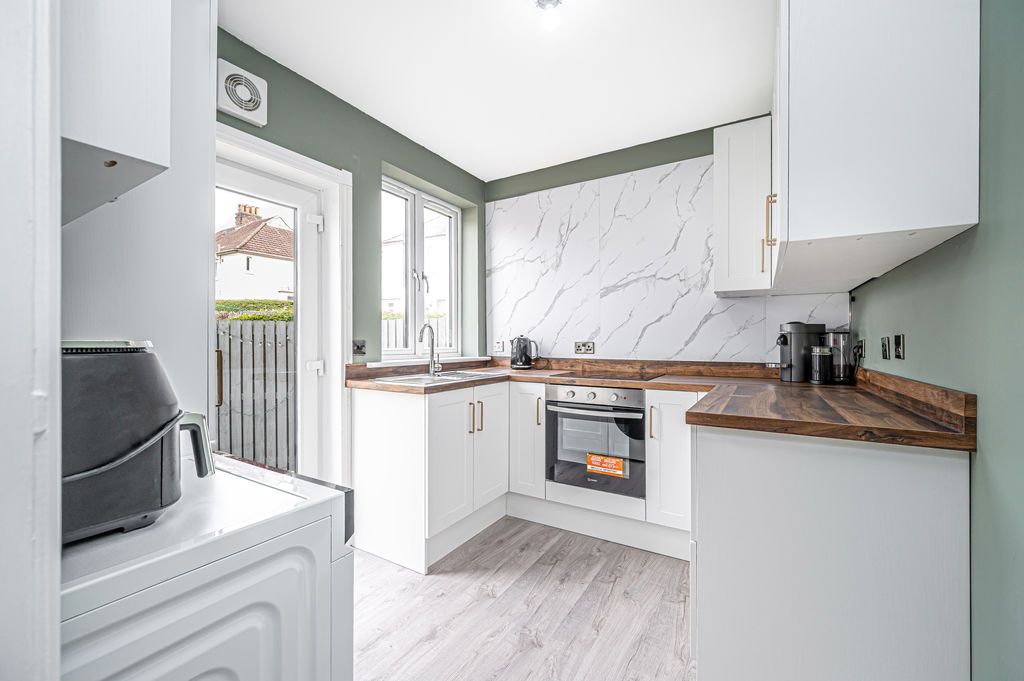 Property photo 2 of 28 Kitchen