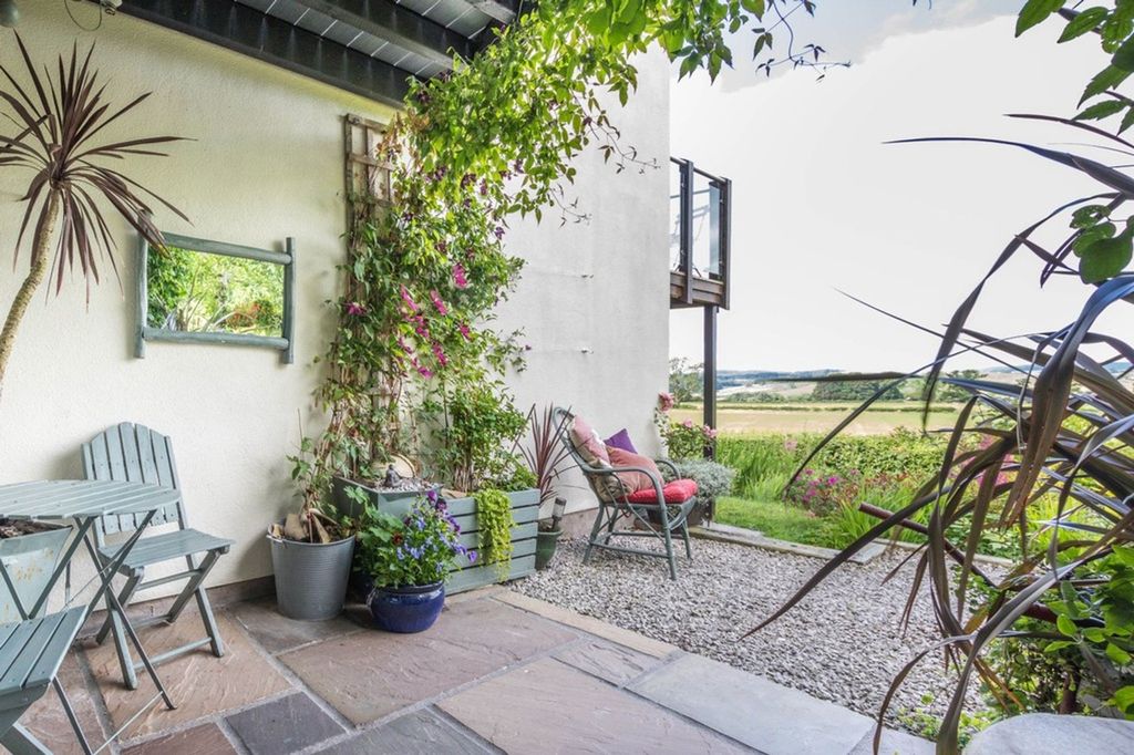 Property photo 2 of 22